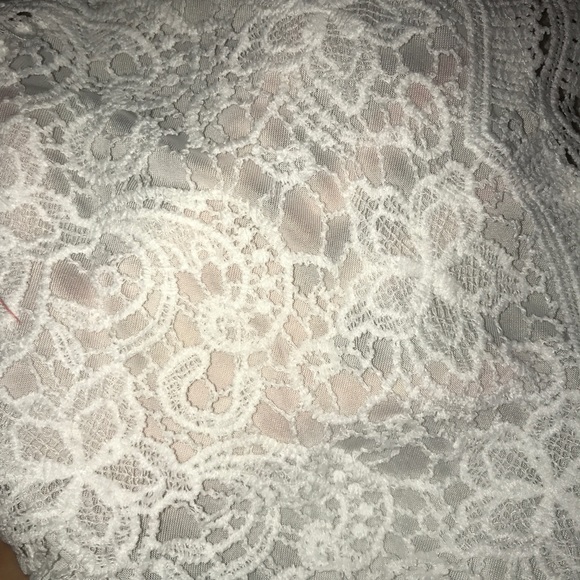 RESTOCKED! NEW Lace and Floral Summer Romper - Picture 4 of 4